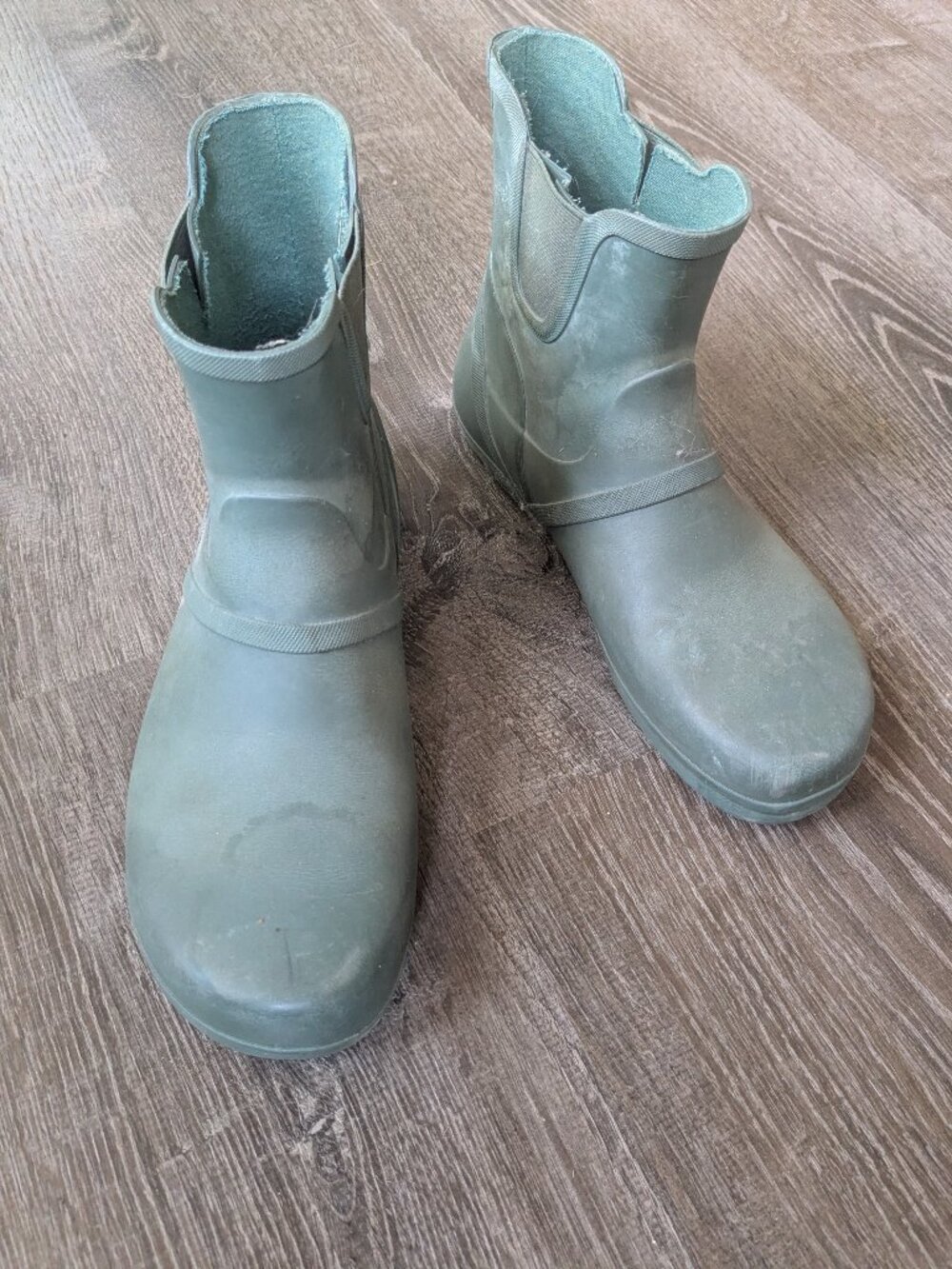 Xero booties, military green